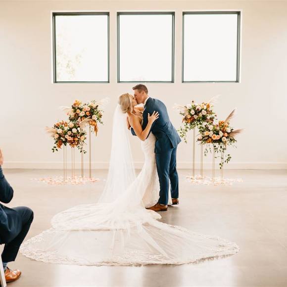 Profile Picture of Samantha Kastenmeier (@skastenmeier) on Poshmark