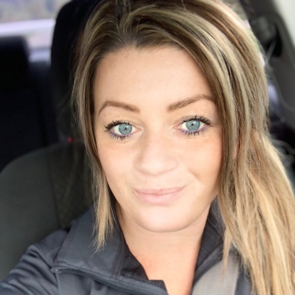Profile Picture of Ashley Mcinnis (@ashleymcinni670) on Poshmark