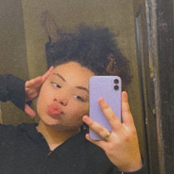 Profile Picture of Nevaeh Barron (@nevaehbarron) on Poshmark
