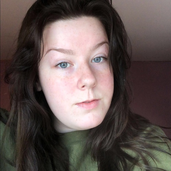 Profile Picture of Dacey Owen (@ddddacey) on Poshmark