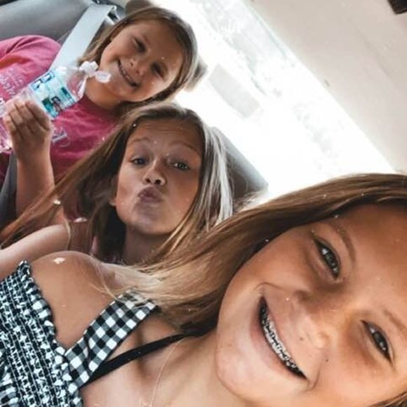 Profile Picture of Julia Singleton (@juliesingleton) on Poshmark