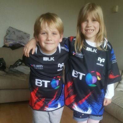 Profile Picture of Kerry Leigh Thomas (@KerryRackham) on Twitter