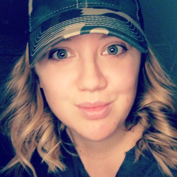 Profile Picture of Ashley Brimsted (@ashbrimmy) on Poshmark
