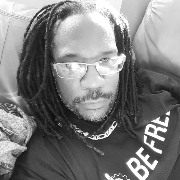 Profile Picture of Joseph Hilliard (@joe_hill1977) on Poshmark