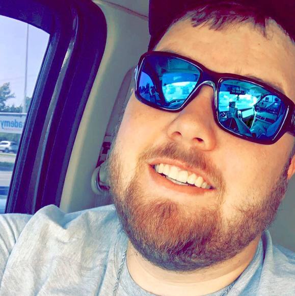 Profile Picture of Michael Andrews (@mla_andrews) on Poshmark