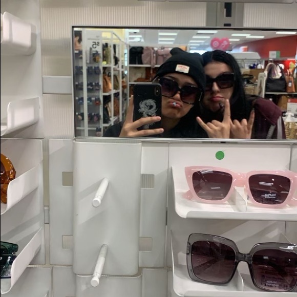 Profile Picture of Destiny Falsetta (@destinyfalsetta) on Poshmark