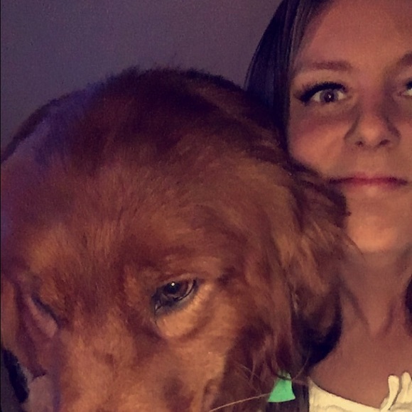 Profile Picture of Alexandra Olson (@paigeolsonnn) on Poshmark