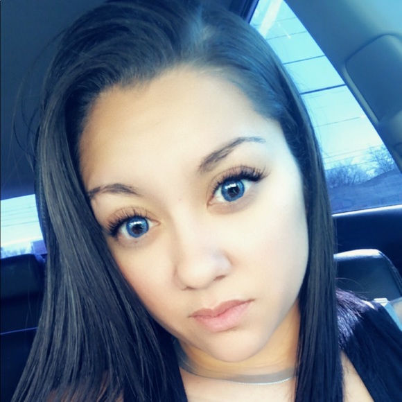 Profile Picture of April Cordova (@aprilcordova) on Poshmark
