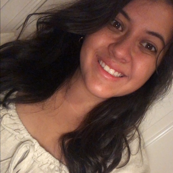 Profile Picture of Anabelle Ramirez (@anabellerami963) on Poshmark