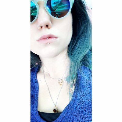 Profile Picture of Gabrielle Rose Byrd (@13glasshouses) on Twitter