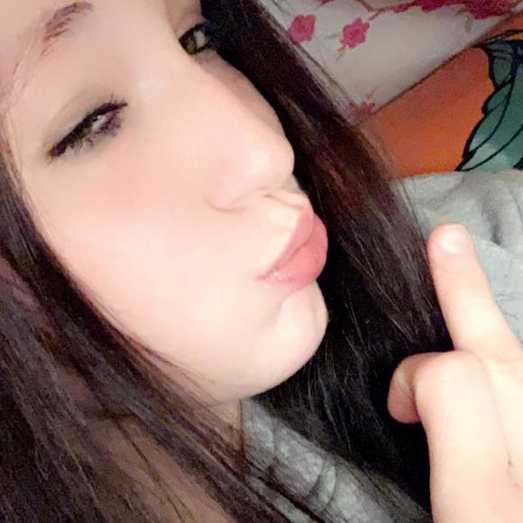 Profile Picture of Brianna Obermeier (@b_obermeier) on Poshmark