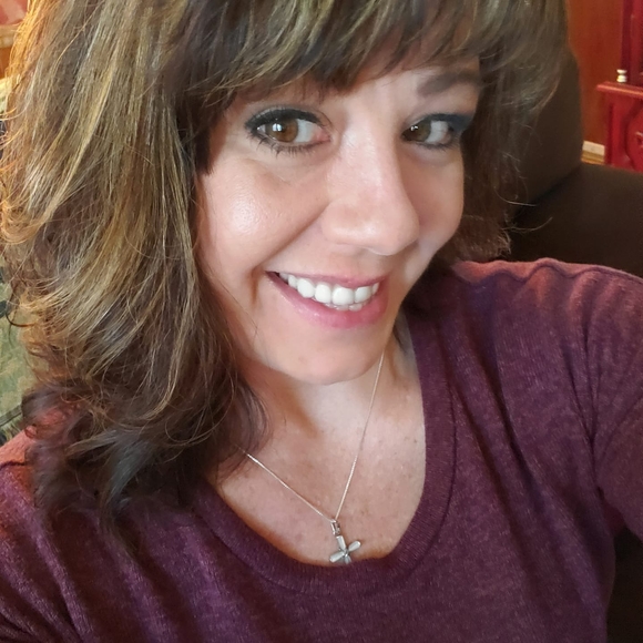 Profile Picture of Krissy Moore (@krissymoore423) on Poshmark