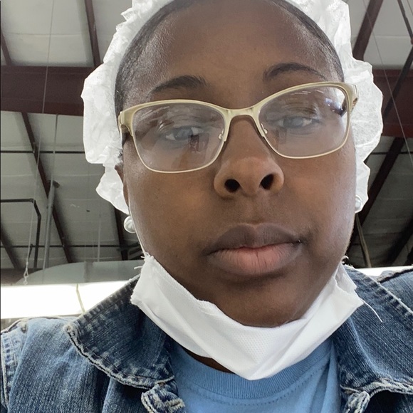 Profile Picture of Renee Miliner (@rmiliner86) on Poshmark