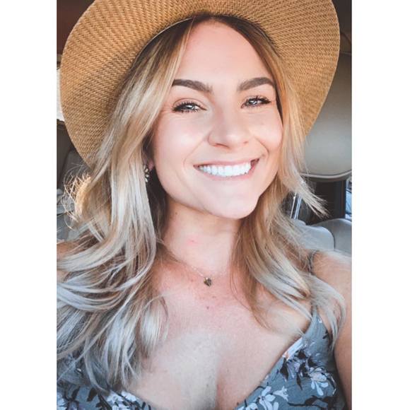 Profile Picture of Jessie Allumbaugh (@allumbaugh) on Poshmark
