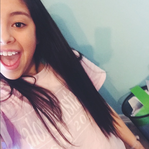 Profile Picture of Regan Neil (@reganneil) on Poshmark