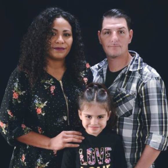 Lynn n gino Hernandez - Poshmark Profile Picture of Lynn n gino Hernandez (@lynnalirez) on Poshmark