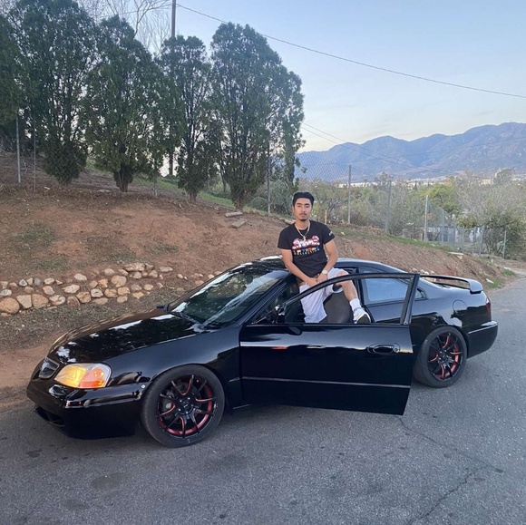 Profile Picture of Cesar Roman (@cesarroman909) on Poshmark