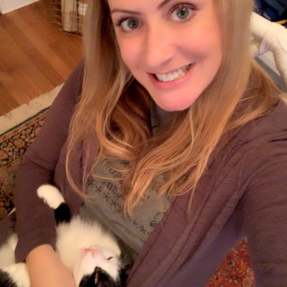 Profile Picture of Caroline Hoard (@carolinehoard) on Poshmark