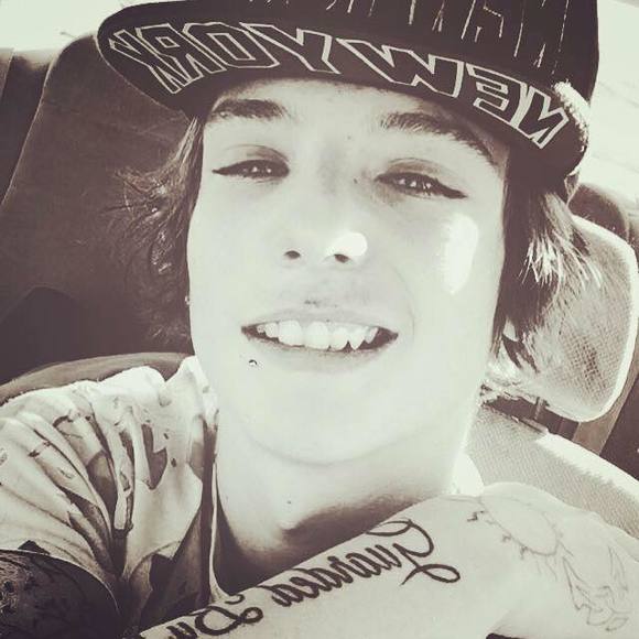 Profile Picture of Josh Ryan (@joshchv) on Poshmark