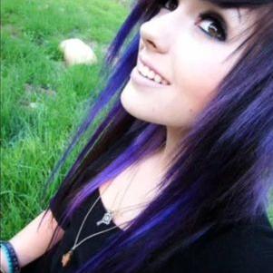 Profile Picture of Miranda Hutchins (@Mgk_Girl1243) on Twitter