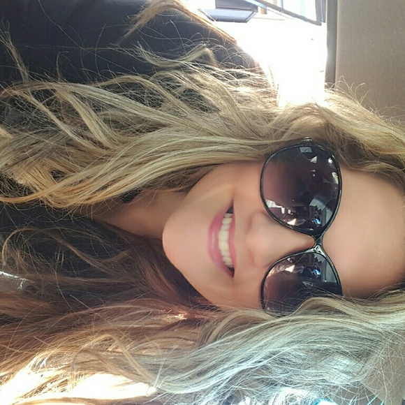 Profile Picture of Allison Hendricks (@heavysgirl76) on Poshmark