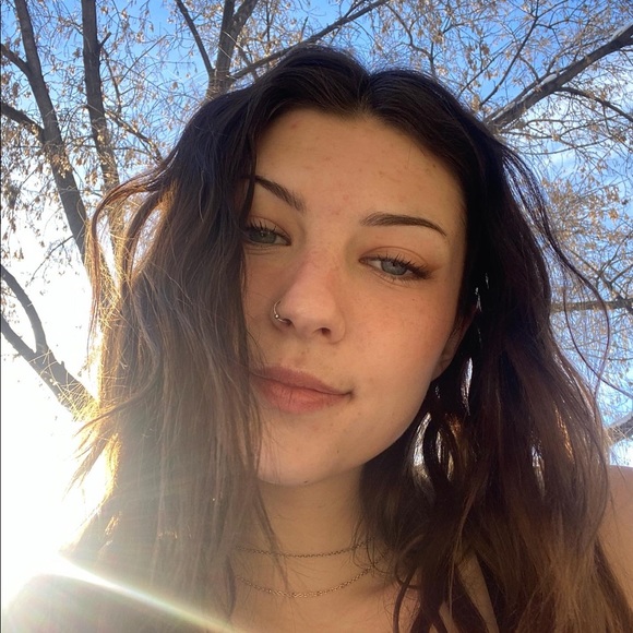 Profile Picture of Melanie Fancey (@mfancey) on Poshmark