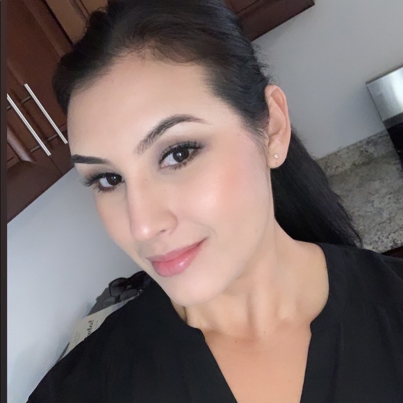 Profile Picture of Grecia Bernal (@gmorabernal) on Poshmark