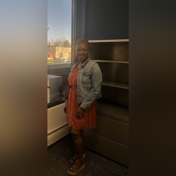 Profile Picture of Elsie Ambroise (@elsieambroise) on Poshmark