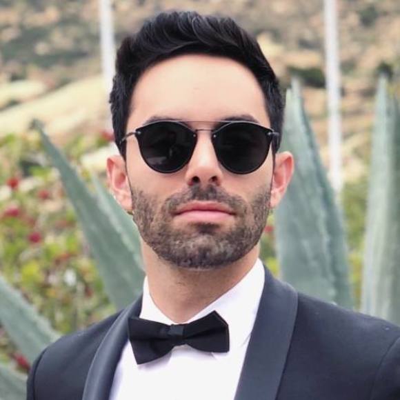 Profile Picture of David Dinetz (@elvisd) on Poshmark