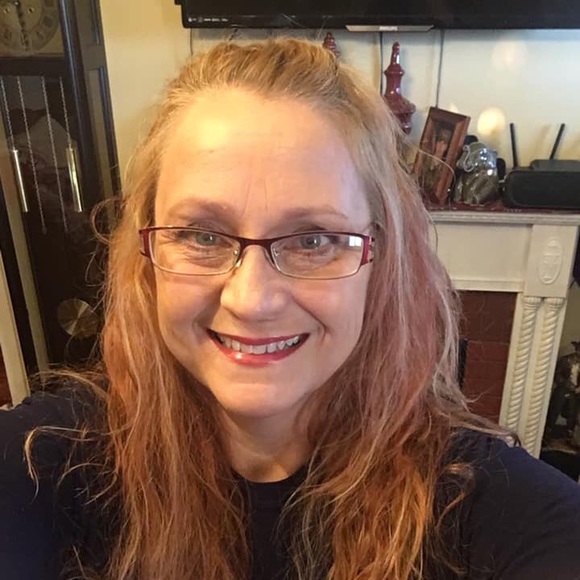 Profile Picture of Regina Tkachuk (@reginatkachuk) on Poshmark