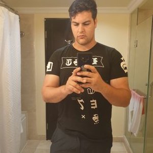 Profile Picture of Robert Combe (@Phloppsy93) on Twitter