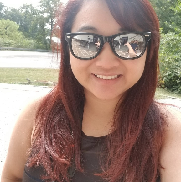 Profile Picture of Pang Xiong (@pangxiong91) on Poshmark