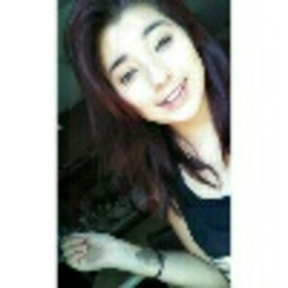 Profile Picture of Skylar Gonzalez (@skylarloveskats) on Poshmark