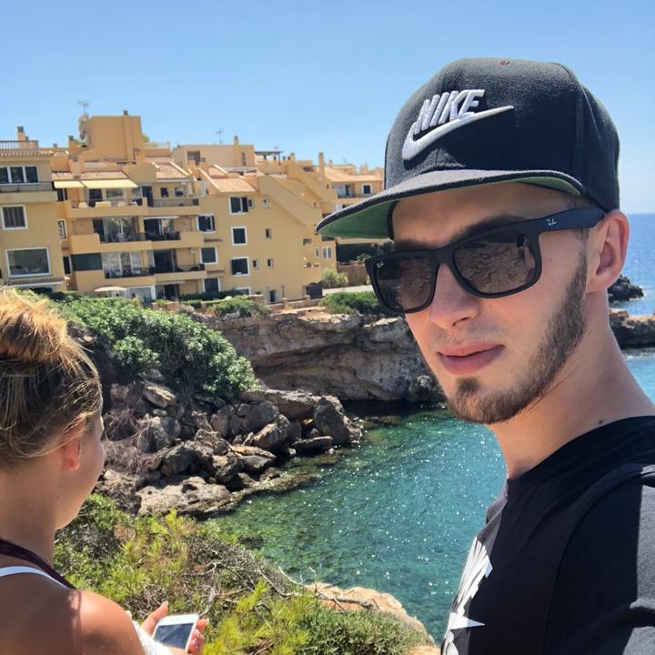 Profile Picture of JeffreyBerlin (@jeffreymkiv) on Tiktok