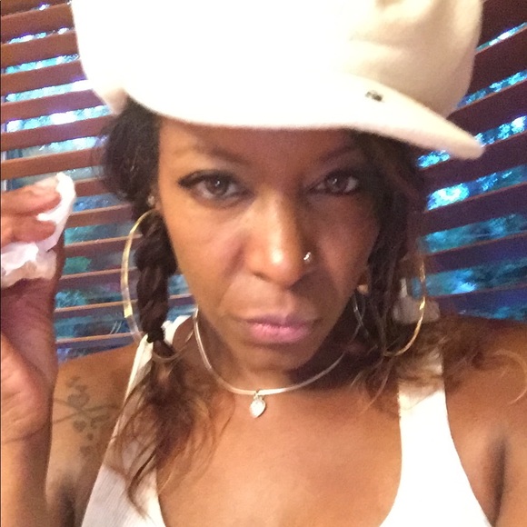 Profile Picture of Antoinette Motley (@cat5990) on Poshmark