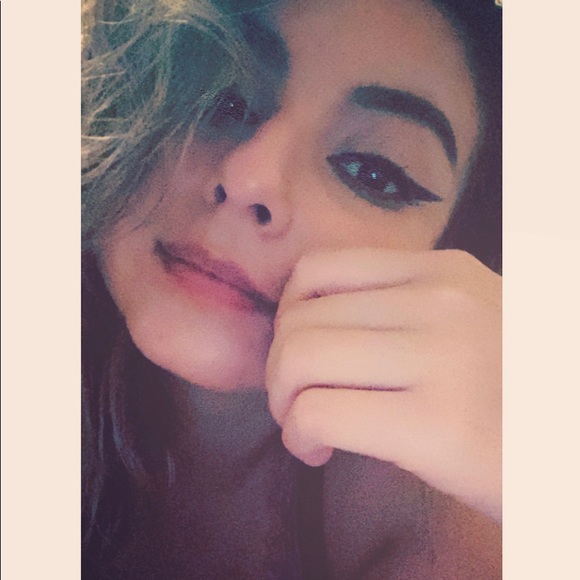 Profile Picture of Rocio Calvillo (@rozyomaryzol) on Poshmark