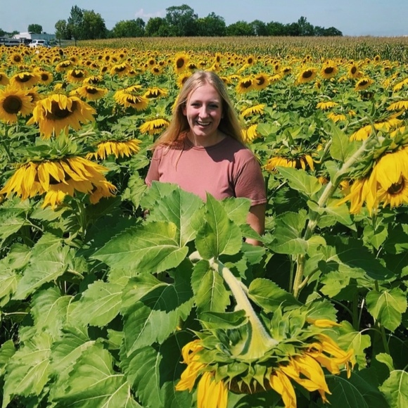 Kylie Galowitz - Poshmark Profile Picture of Kylie Galowitz (@kgalowitz) on Poshmark