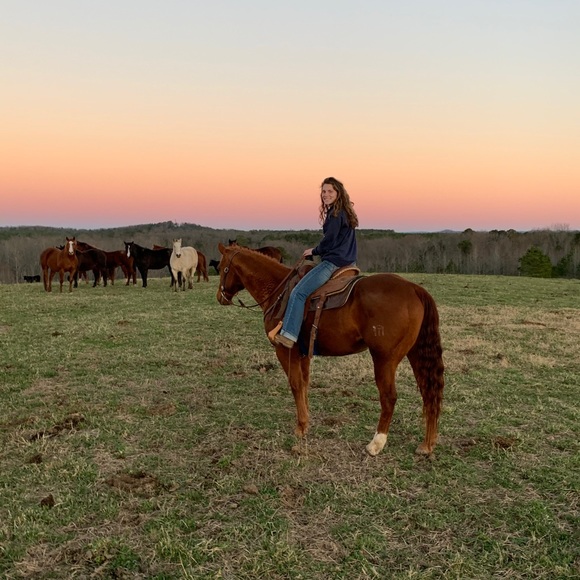 Profile Picture of Ansley Leker (@ansleykleker) on Poshmark