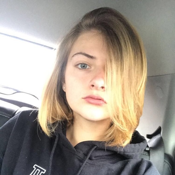 Profile Picture of Leanna Macierowski (@leannacm) on Poshmark