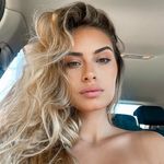 Profile Picture of 𝔖𝔱𝔢𝔭𝔥𝔞𝔫𝔦𝔢 𝔅𝔢𝔩𝔩𝔞𝔯𝔱𝔢 (@stephaniebellarte) on Instagram