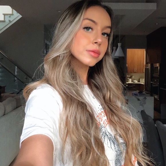Profile Picture of Carli Grosso (@carligrosso) on Poshmark