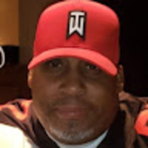 Profile Picture of Manuel Gee (@clayborn16) on Poshmark