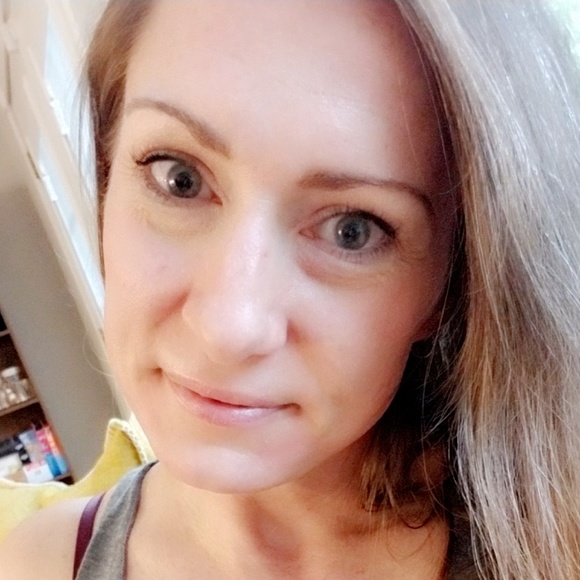 Profile Picture of Amanda Pulido (@amanda_pulido) on Poshmark