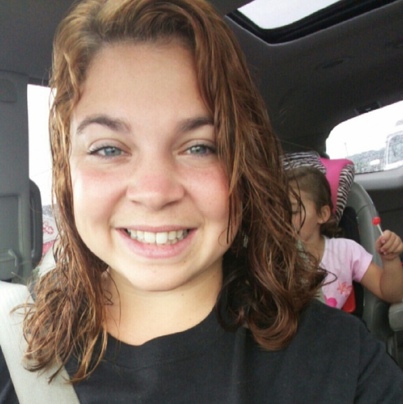 Profile Picture of Jessica Goulet (@jessicagoulet22) on Poshmark