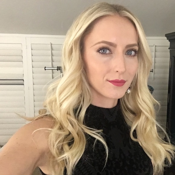 Profile Picture of Hanna Jenkins (@hannababe) on Poshmark