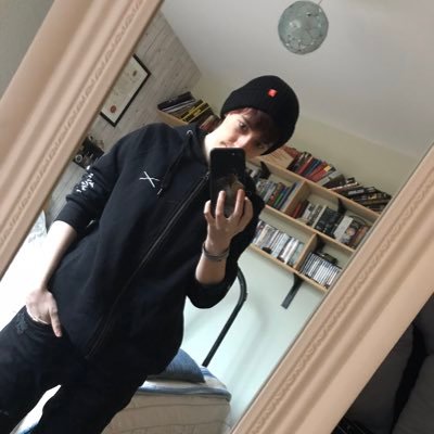 Profile Picture of Lauren (@LaurJames_93) on Twitter