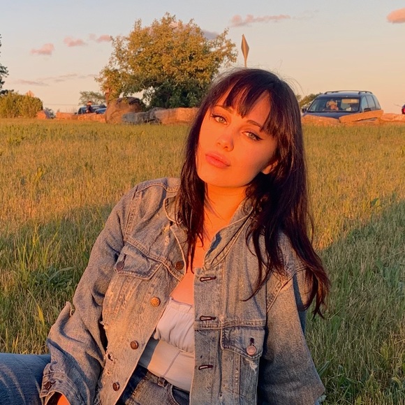 Profile Picture of Olivia Szczepanska (@olipizzaro) on Poshmark