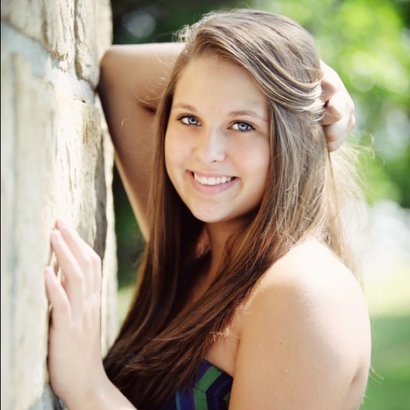 Profile Picture of Deann Wallen (@deannwallen) on Poshmark