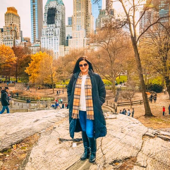 Profile Picture of Christina Paz- luera (@chrispluera) on Poshmark