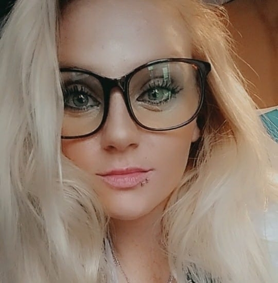Profile Picture of Jessie Edens (@jessiedeanna17) on Poshmark